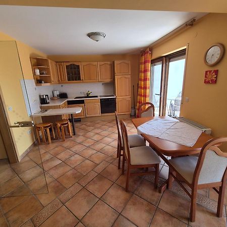 דוגי ראט Apartments And Rooms Mamic מראה חיצוני תמונה