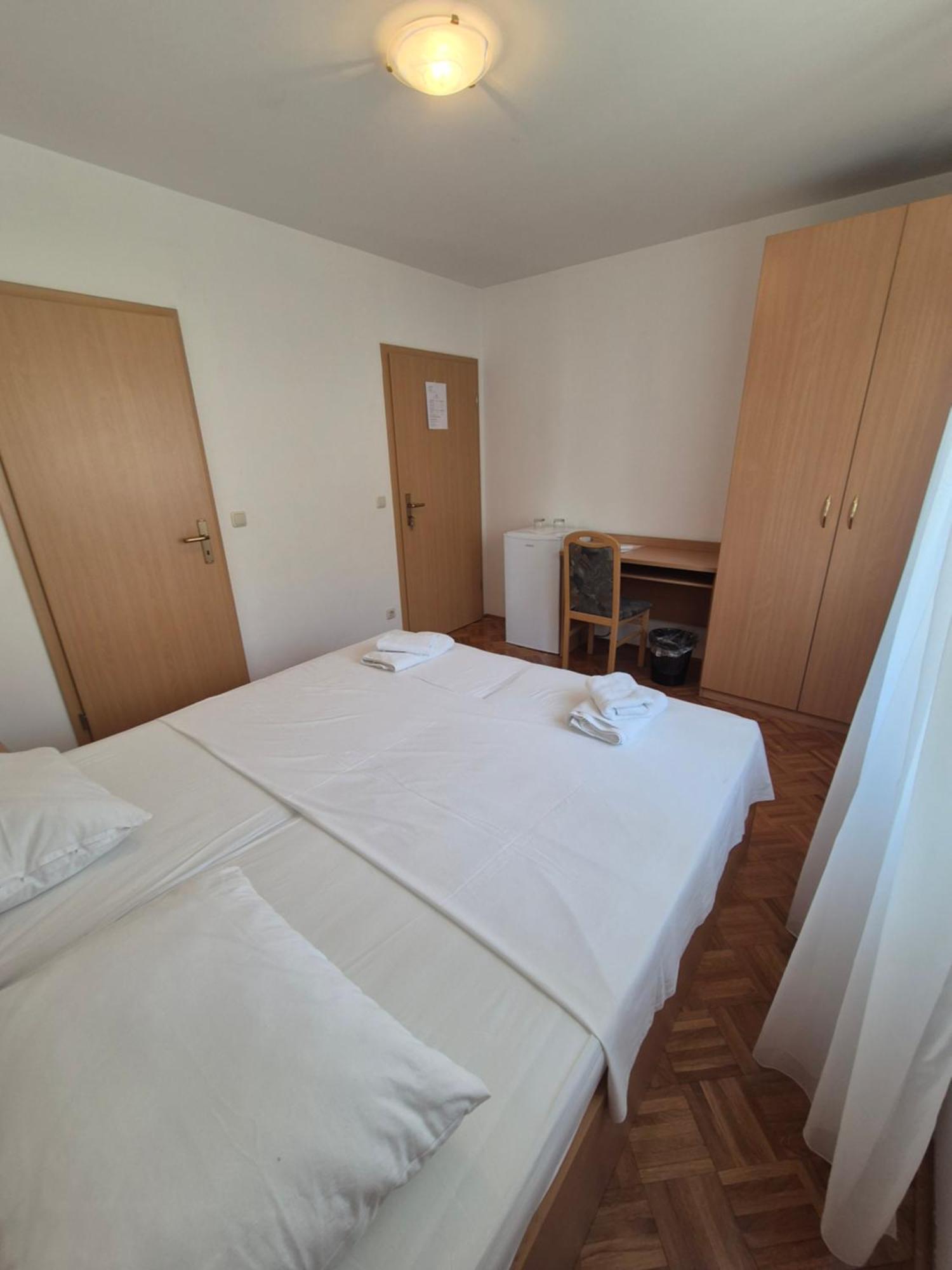 דוגי ראט Apartments And Rooms Mamic מראה חיצוני תמונה