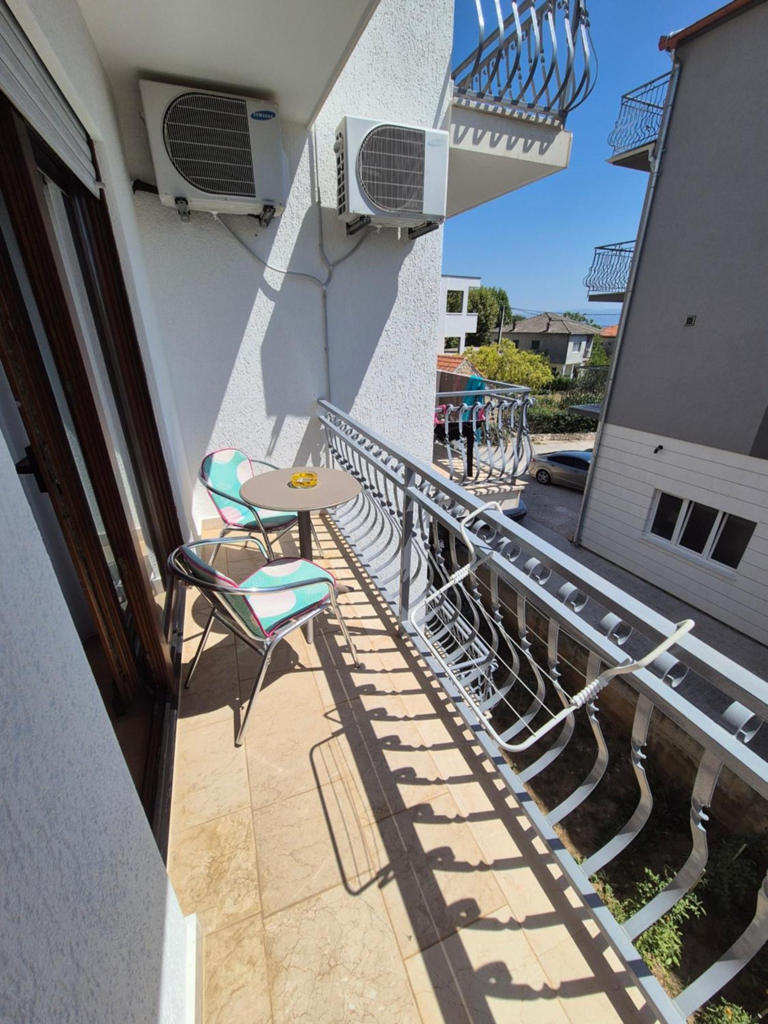 דוגי ראט Apartments And Rooms Mamic מראה חיצוני תמונה