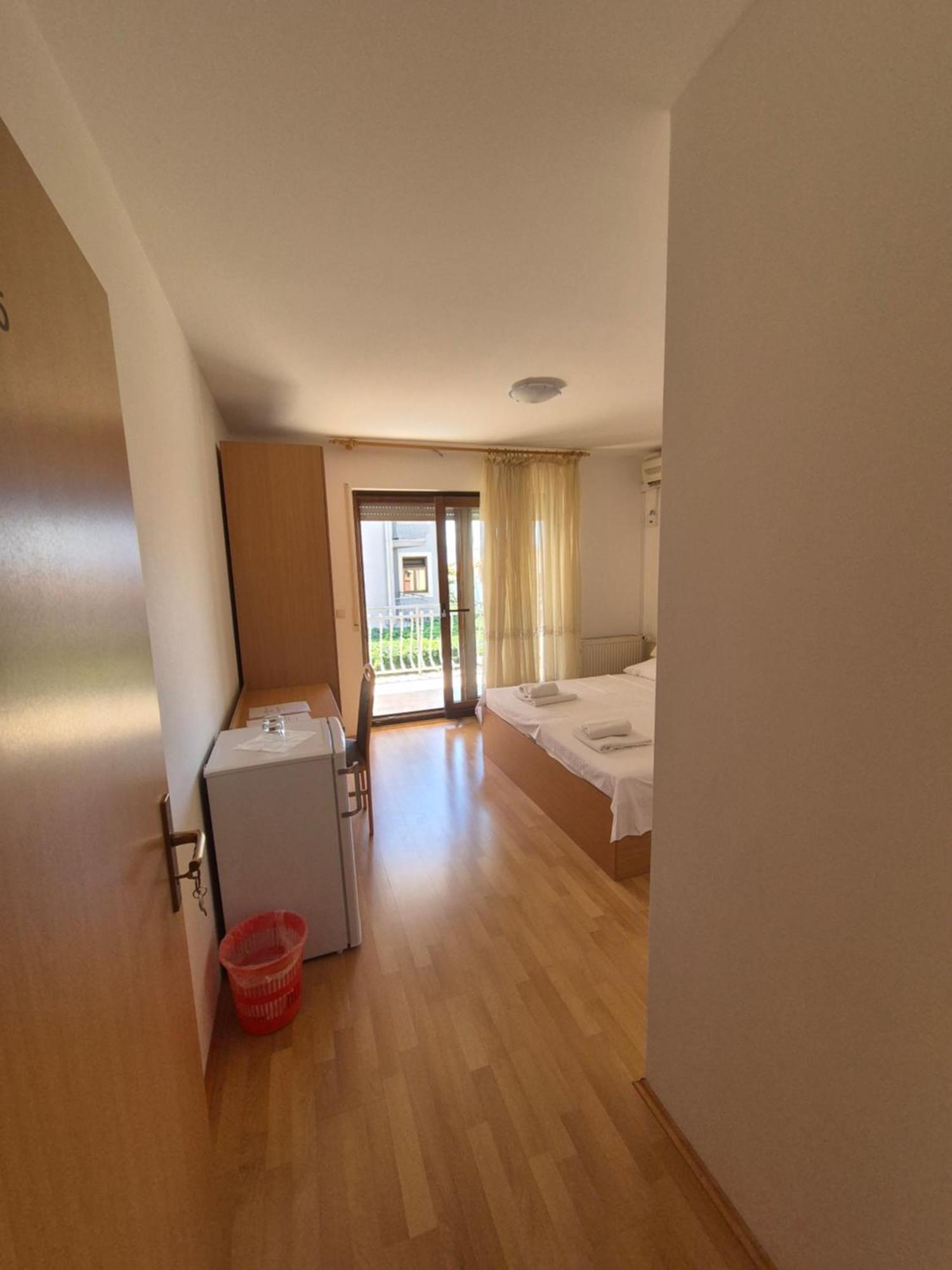 דוגי ראט Apartments And Rooms Mamic מראה חיצוני תמונה
