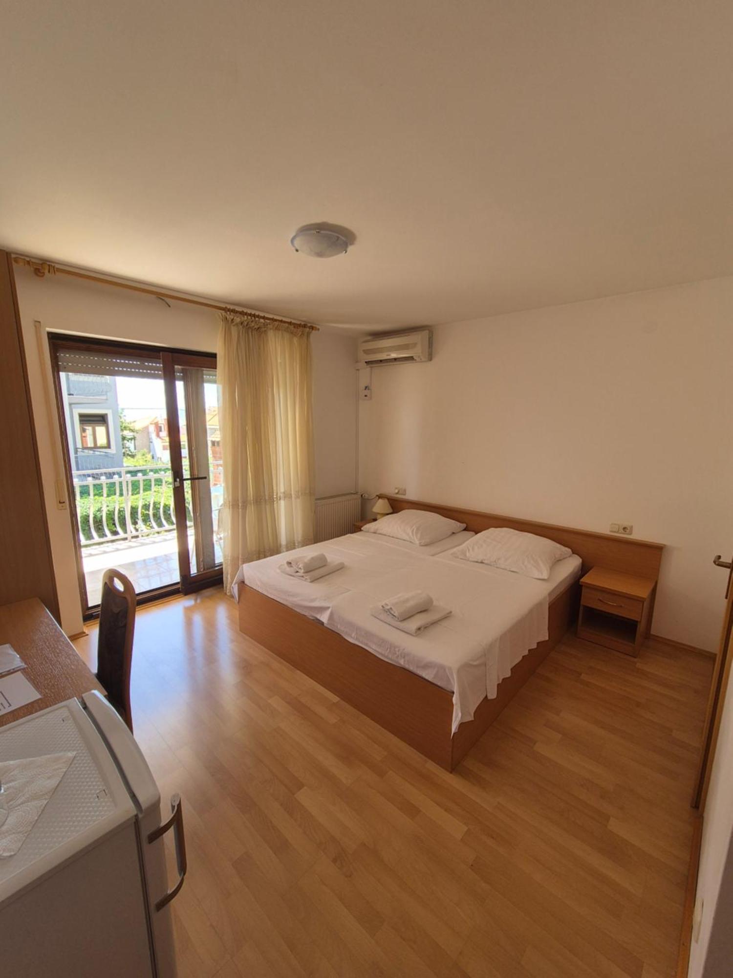 דוגי ראט Apartments And Rooms Mamic מראה חיצוני תמונה