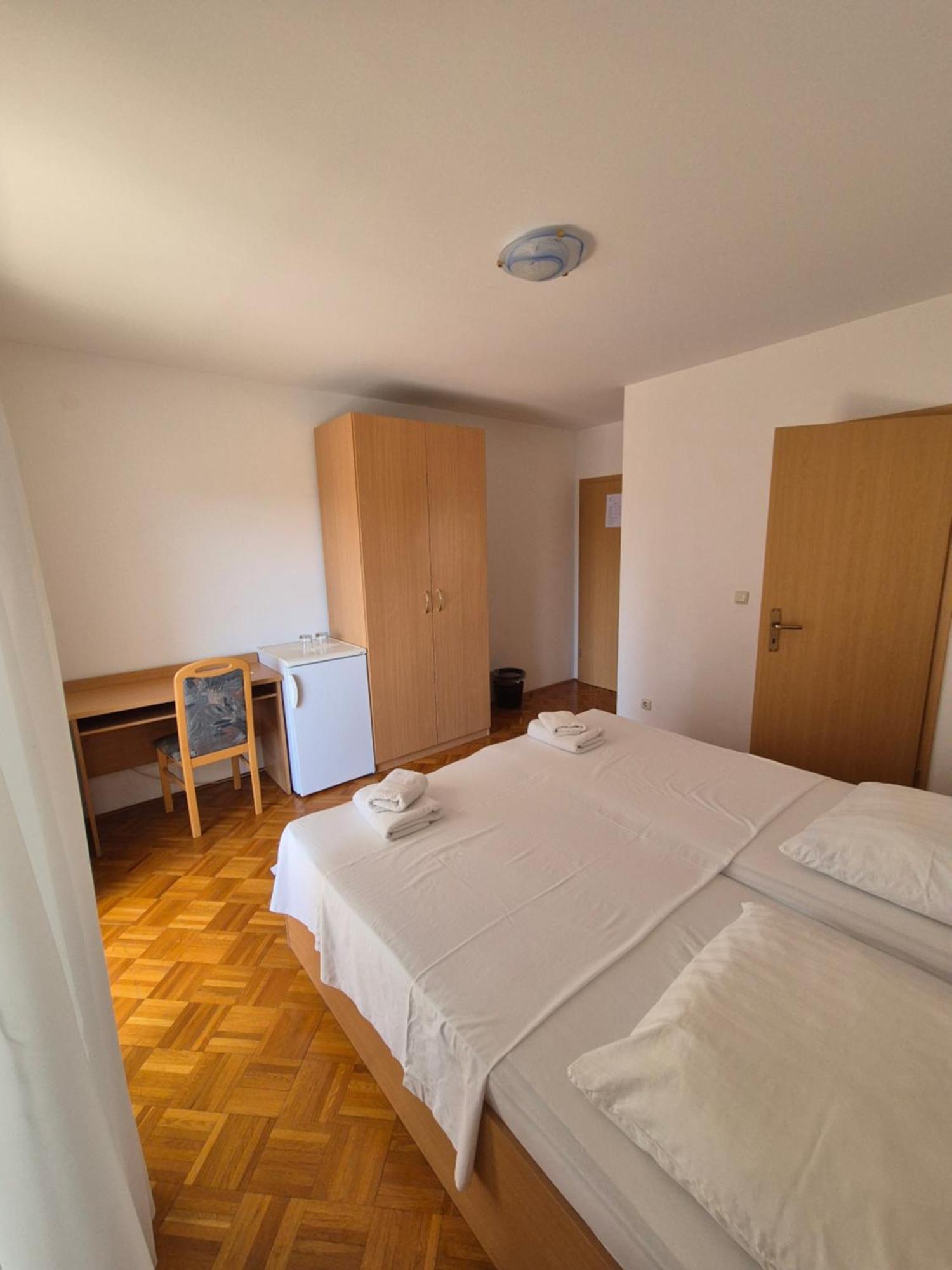 דוגי ראט Apartments And Rooms Mamic מראה חיצוני תמונה