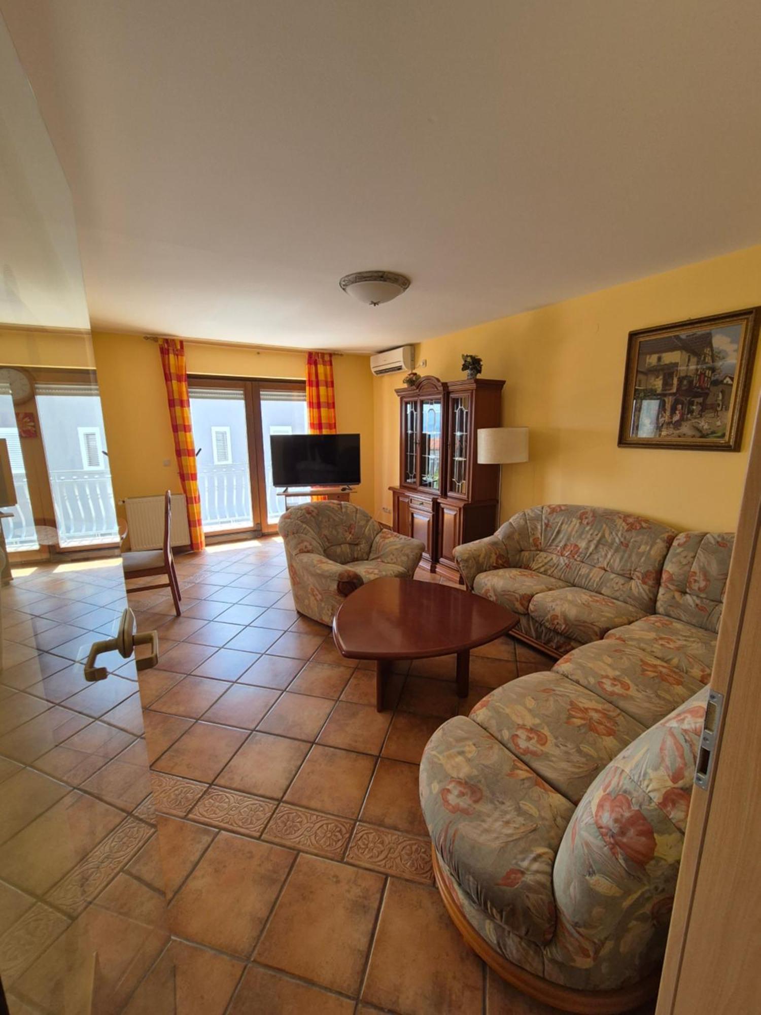 דוגי ראט Apartments And Rooms Mamic מראה חיצוני תמונה
